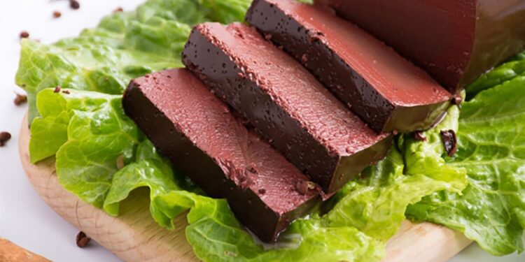 Một trong những thực phẩm giàu sắt nhất hiện nay là tiết bò