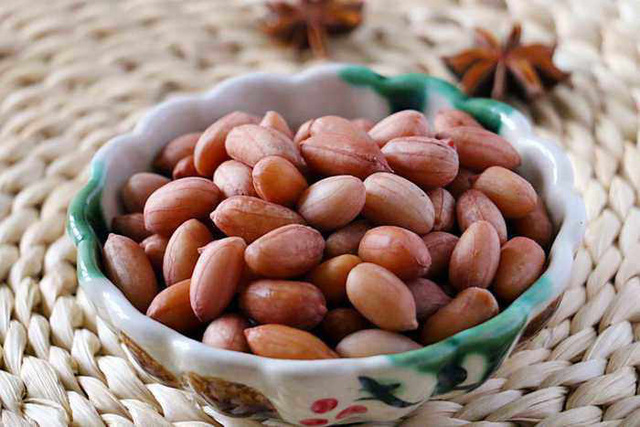 Hạt lạc là thực phẩm giàu sắt 